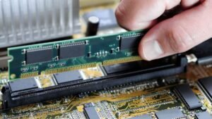 can i use laptop ram in desktop​